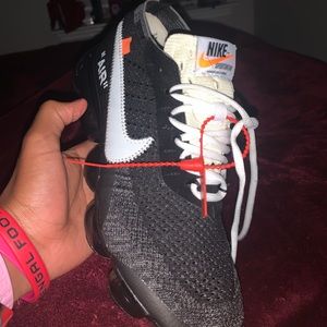 Shoes vapor max off whites